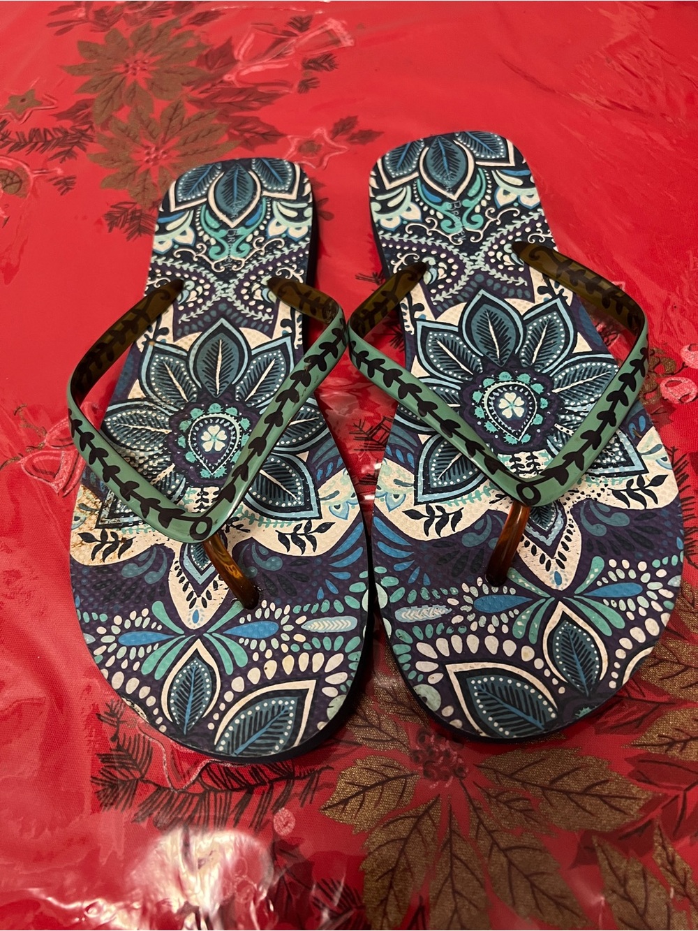 Vera Bradley Blue Island Medallion Flip Flops Women's Size Medium 9/10 NEW